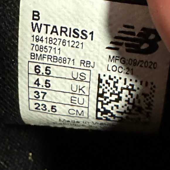 New Balance running shoe - Picture 3 of 3